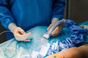 doctor is give Vein treatment at MVM Clinic