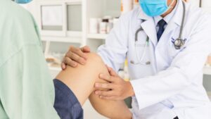 A man visit MVM Clinic for joint pain check up